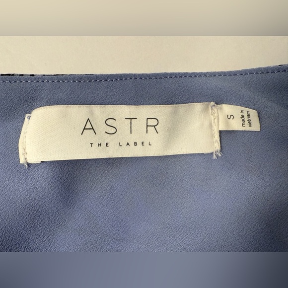 ASTR The Label Floral Shoulder Dress Ruffle Skirt Size Small - Picture 7 of 13